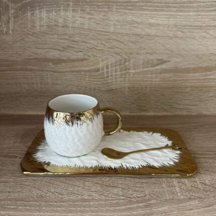 Šolja sa tanjirićem i kašikicom