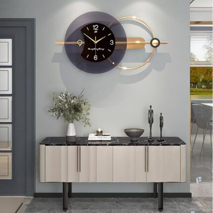 Metalni sat sa konturama