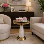 Moderni bijelo-zlatni stolić