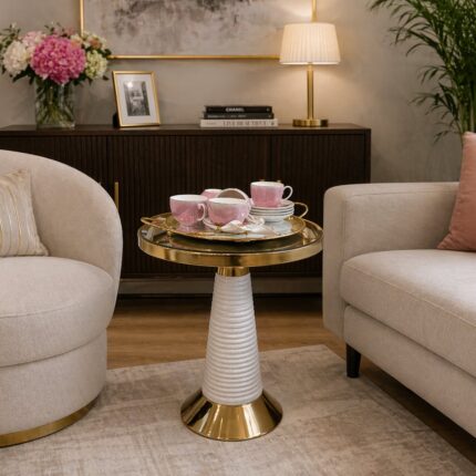 Moderni bijelo-zlatni stolić