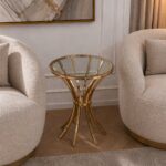 Metalni stolić sa staklenom pločom