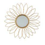 Ogledalo sa zlatnim metalnim detaljima