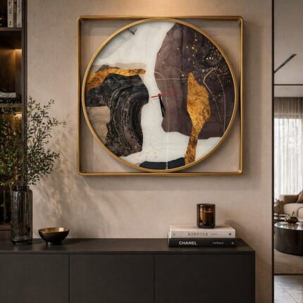 Stakleni sat sa metalnim okvirom