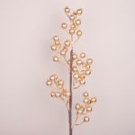 Ukrasna grana sa zlatnim kuglicama