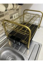 Cjedilo za suđe sa metalnom konstrukcijom u zlatnoj boji