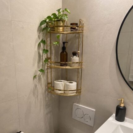 Zidna polica sa tri nivoa za kupatilo u zlatnoj boji