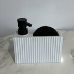 Plastični dozer za deterdžentu bijeloj boji